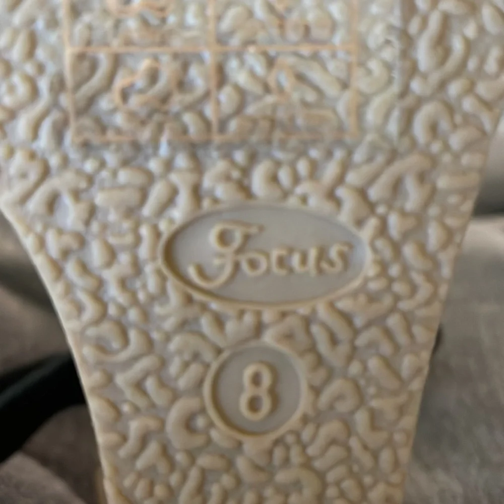 Beston black and cork wedge heel with buckle closure SZ 8 - Picture 9 of 9